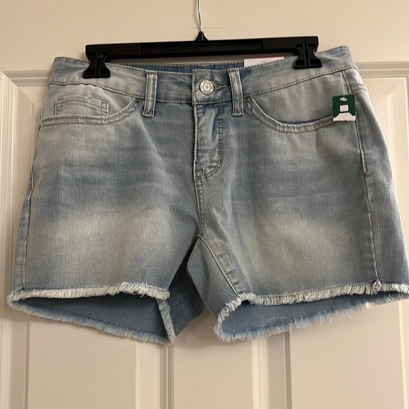 Time & Tru ladies jean shorts - Picture 1 of 5